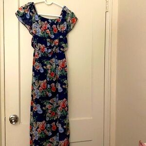 baileyblue floral maxi dress with slit size: S